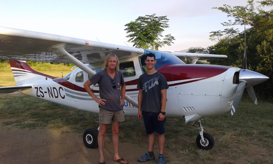 Bush Air - Advanced bush flying course.. CC Pocock nad Luigi Raimondo. Cessna C206